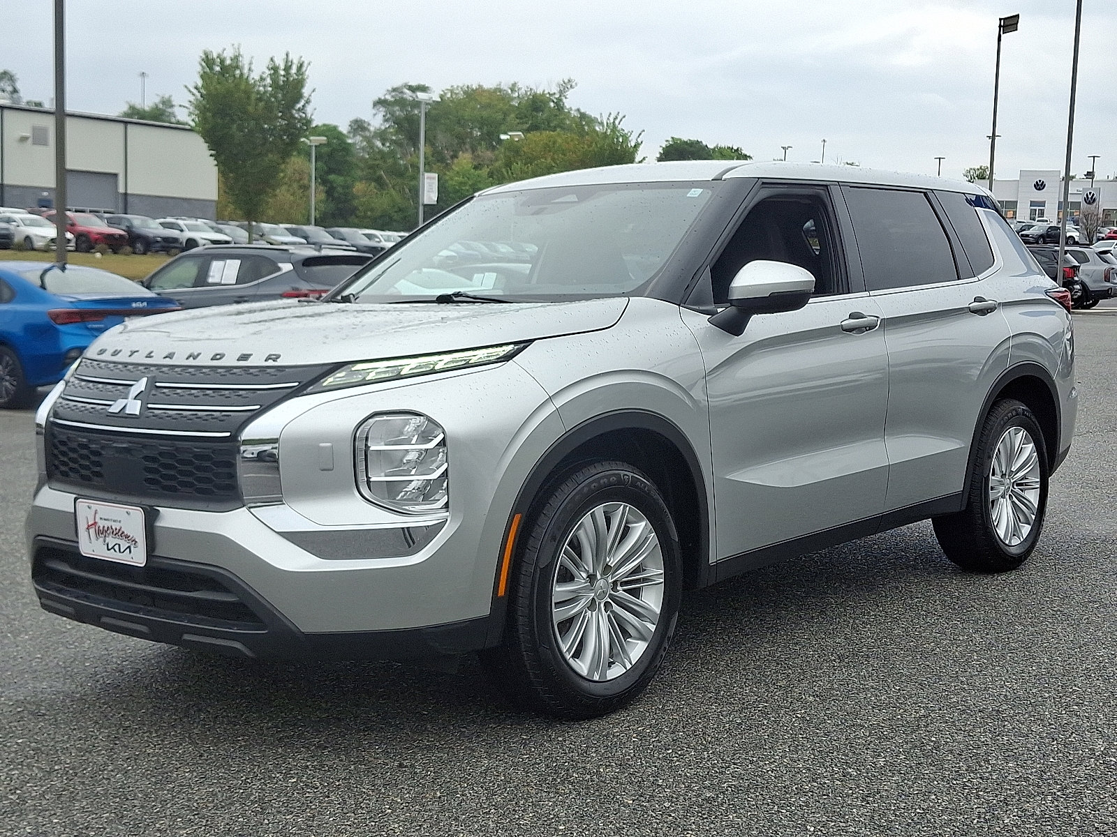 Used 2024 Mitsubishi Outlander ES image 3