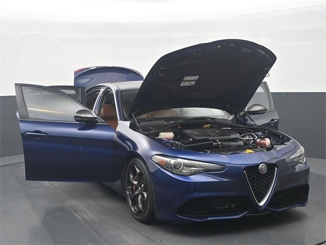 Used 2019 Alfa Romeo Giulia Base image 35
