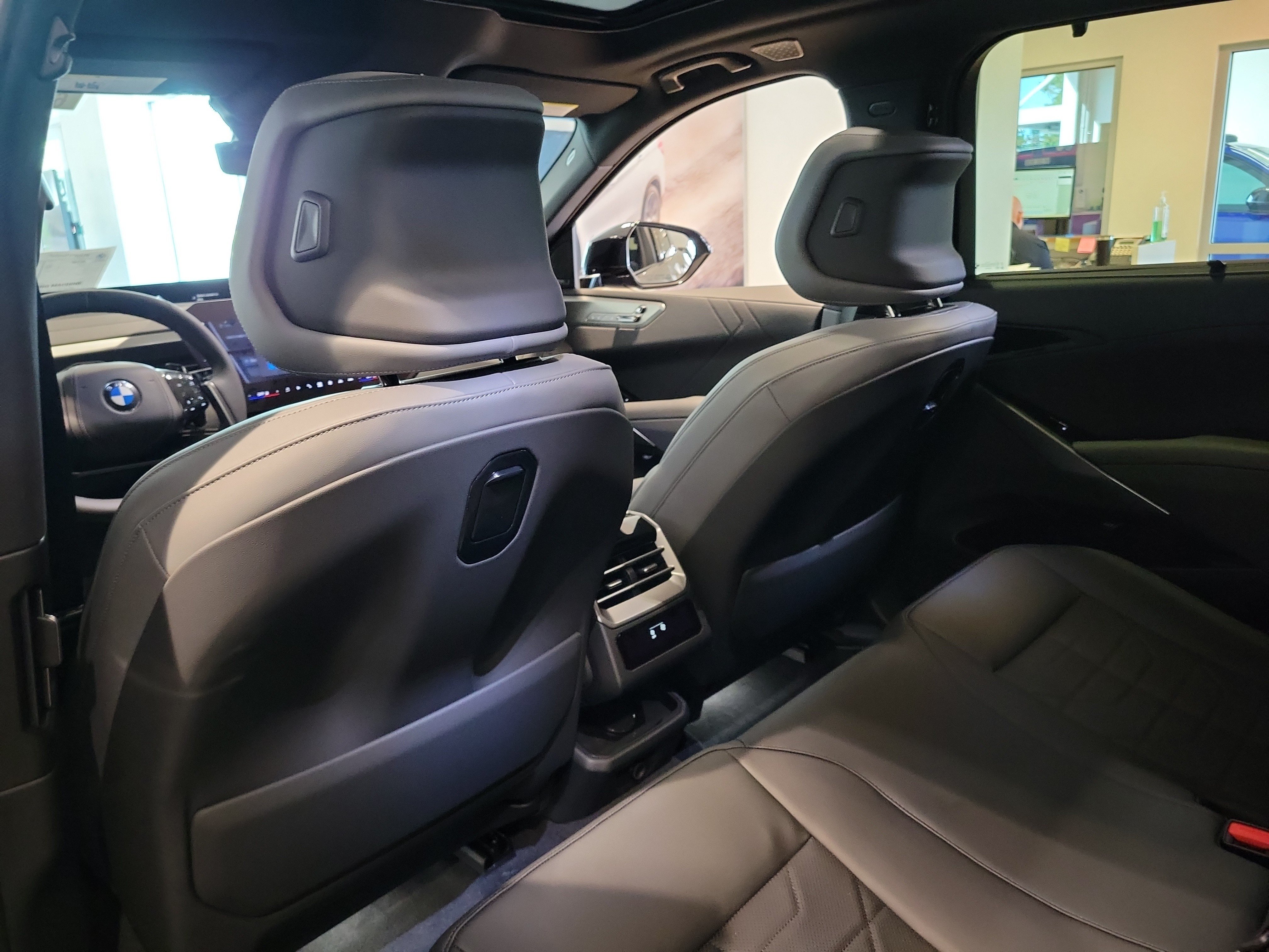 New 2027 BMW X5 xDrive40i w/ M Sport Professional Package AWD/4WD image 9