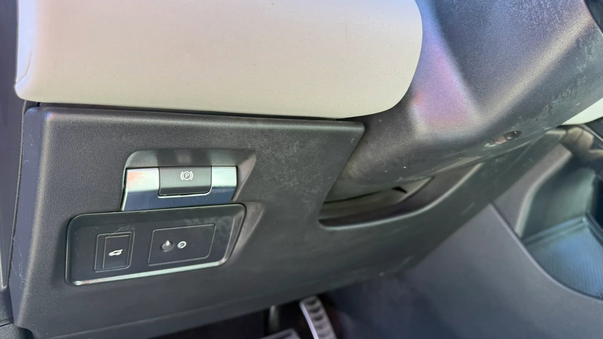 Used 2020 Land Rover Range Rover Evoque R-Dynamic SE image 19