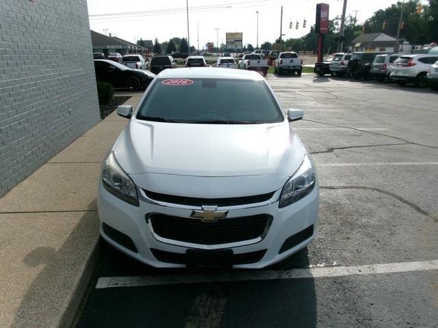 Used 2016 Chevrolet Malibu LT FWD image 3