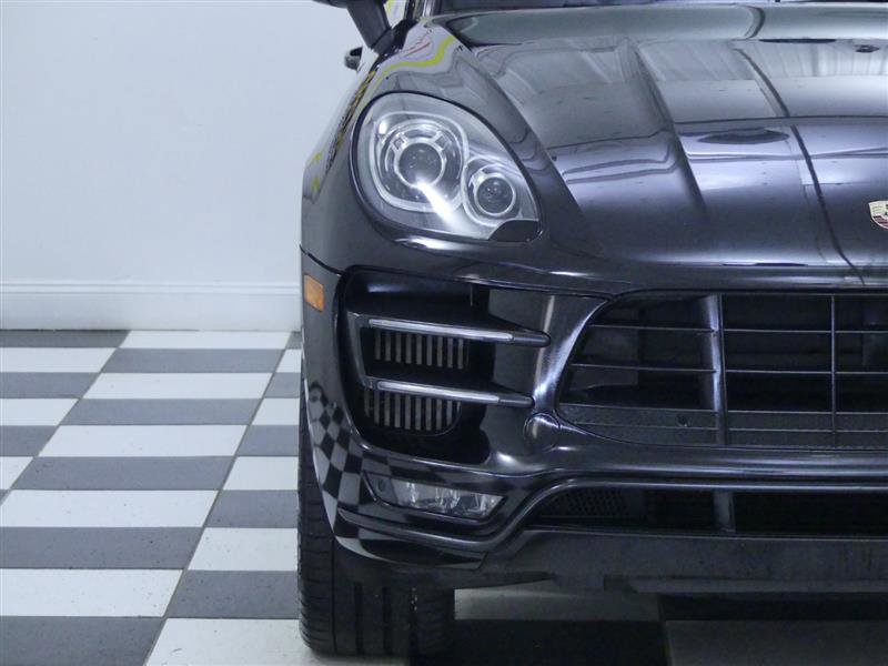 Used 2018 Porsche Macan Turbo image 35