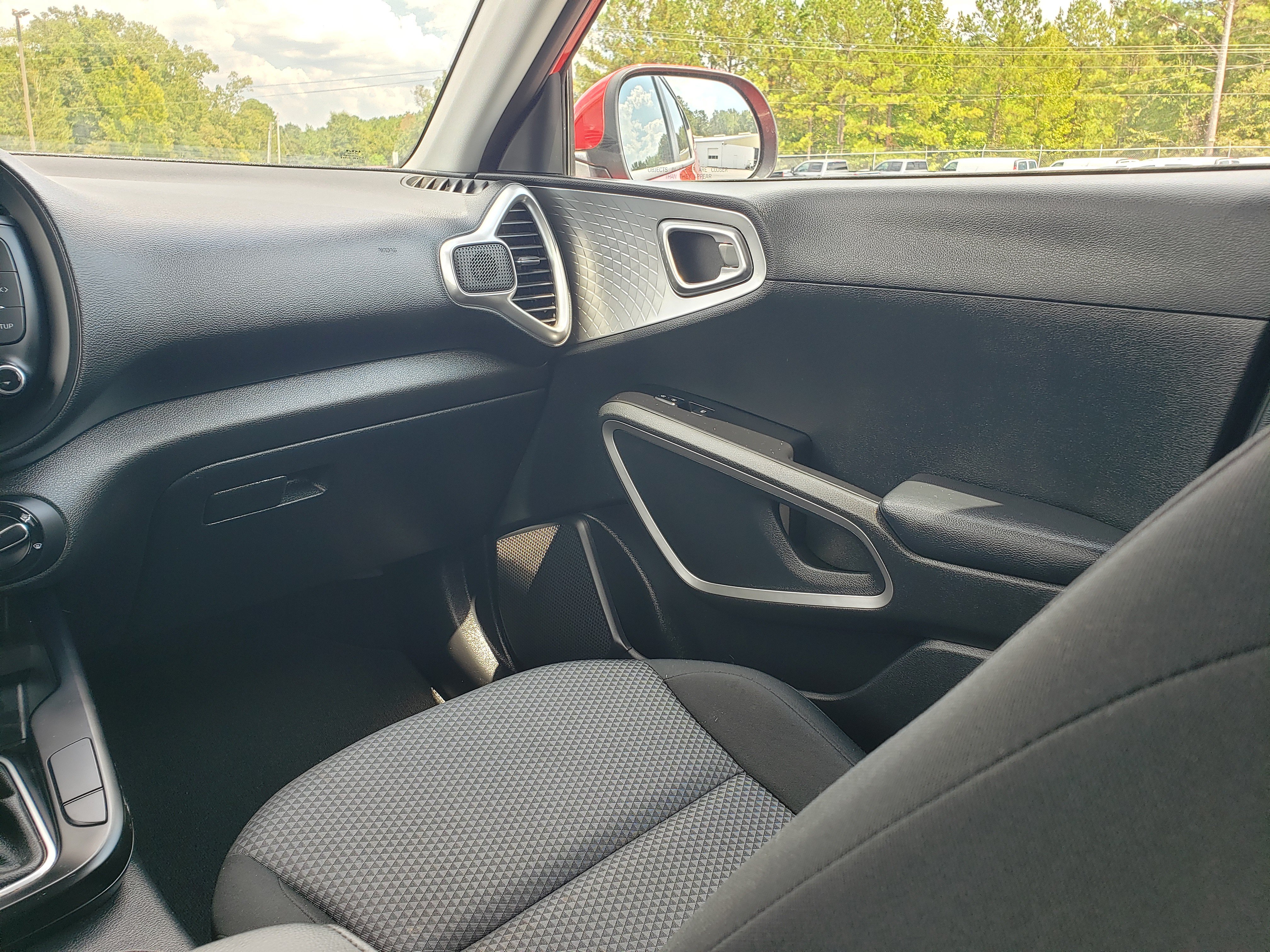 Used 2023 Kia Soul LX FWD image 31