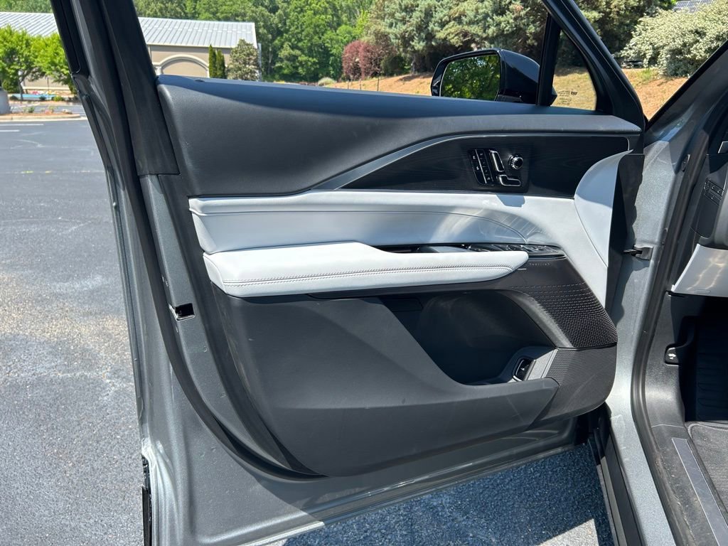 Used 2025 Cadillac Lyriq Sport RWD image 57