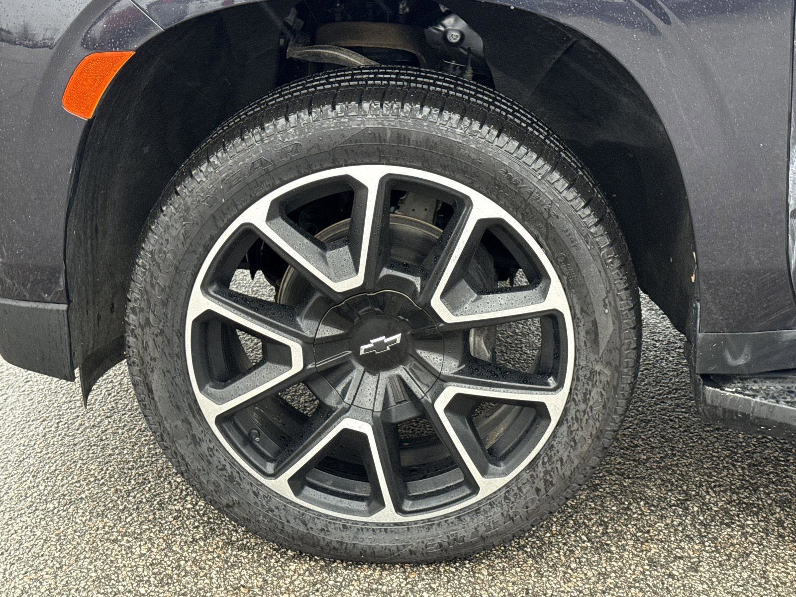 Used 2023 Chevrolet Suburban LT image 9