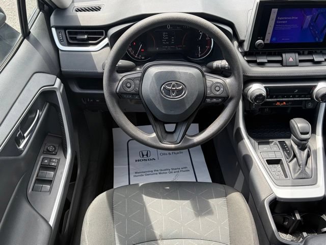Used 2025 Toyota RAV4 XLE FWD image 34