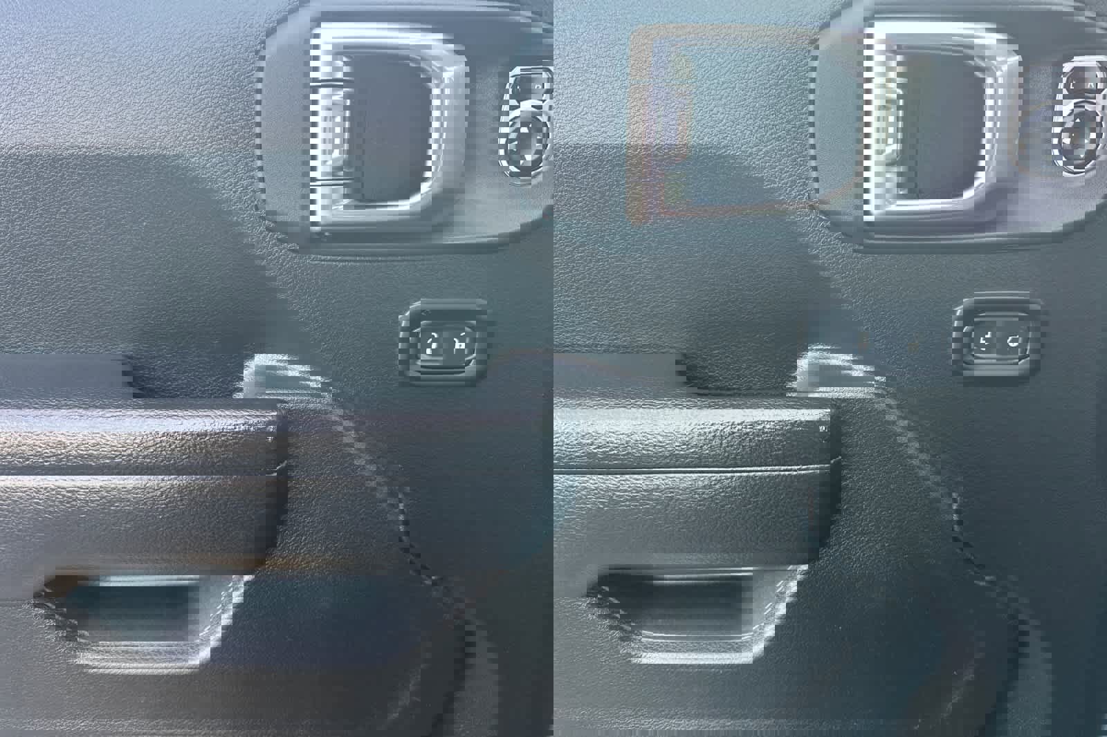 Used 2024 Jeep Wrangler Willys image 12