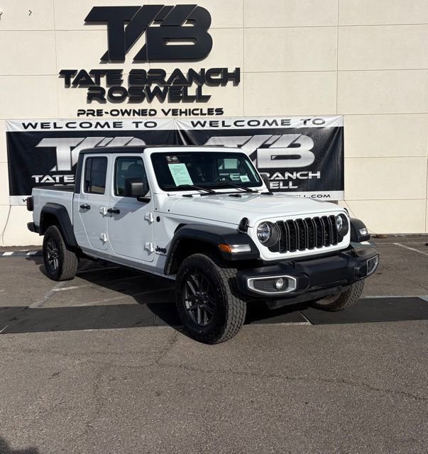 Used 2025 Jeep Gladiator Sport image 4