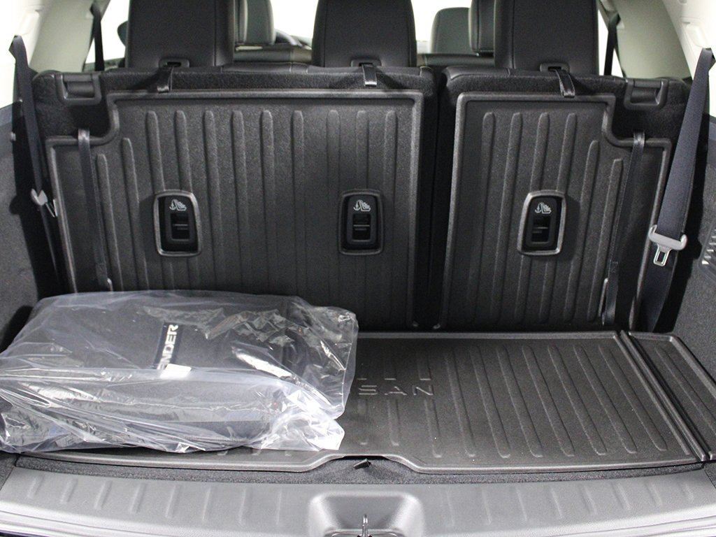 New 2026 Nissan Pathfinder Platinum w/ Accent Package FWD image 22