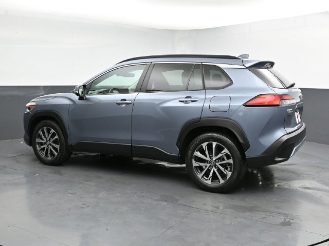 Used 2023 Toyota Corolla Cross XLE w/ Convenience Package FWD image 3