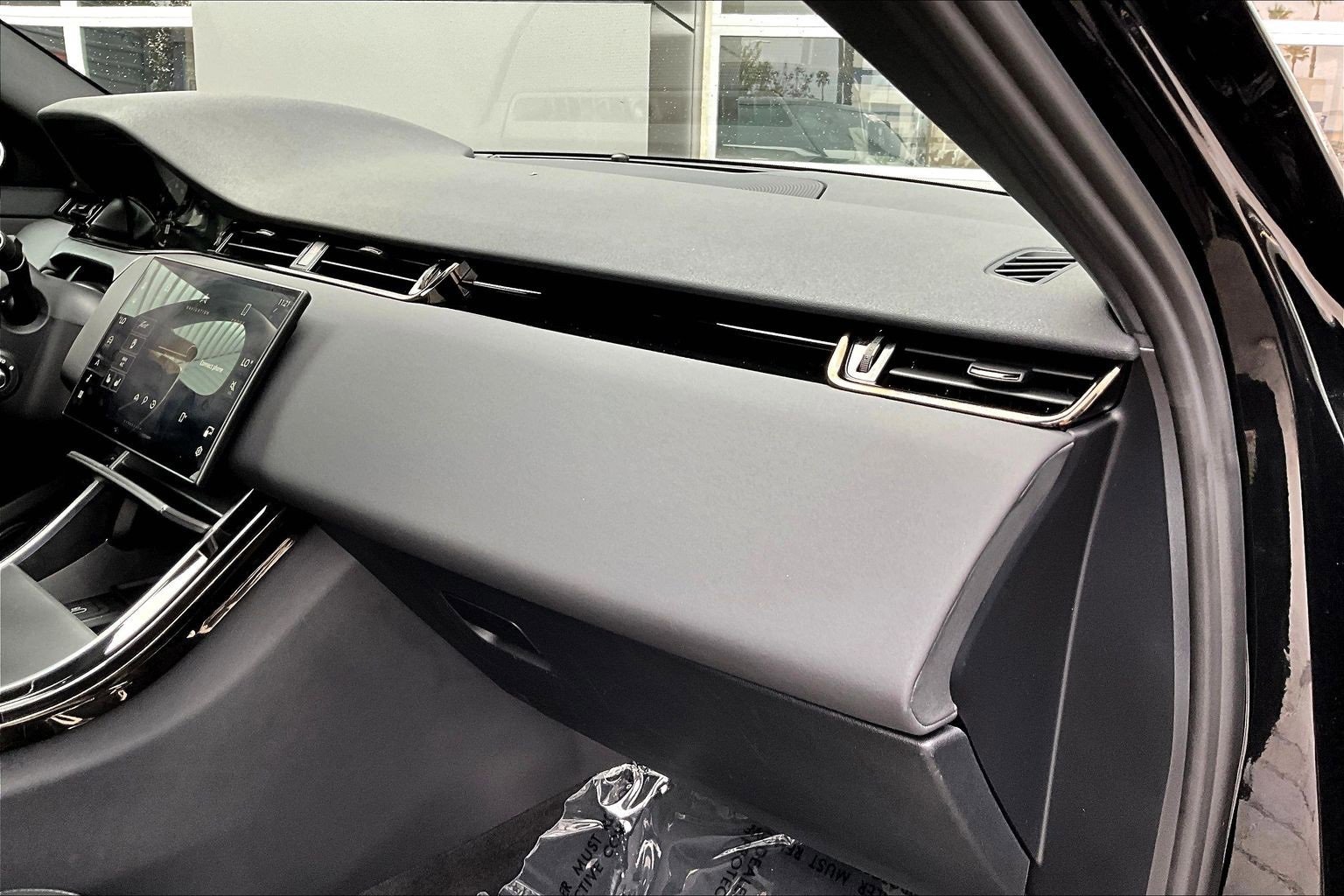 Used 2024 Land Rover Range Rover Evoque Dynamic SE image 16