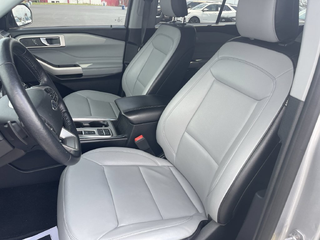 Used 2021 Ford Explorer XLT w/ Equipment Group 202A RWD image 11