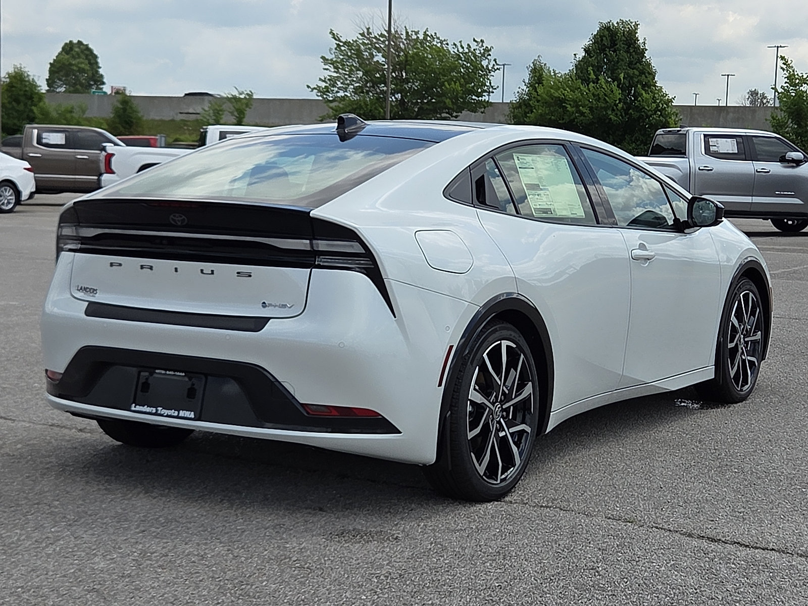 New 2026 Toyota Prius Plug-In Hybrid FWD image 4