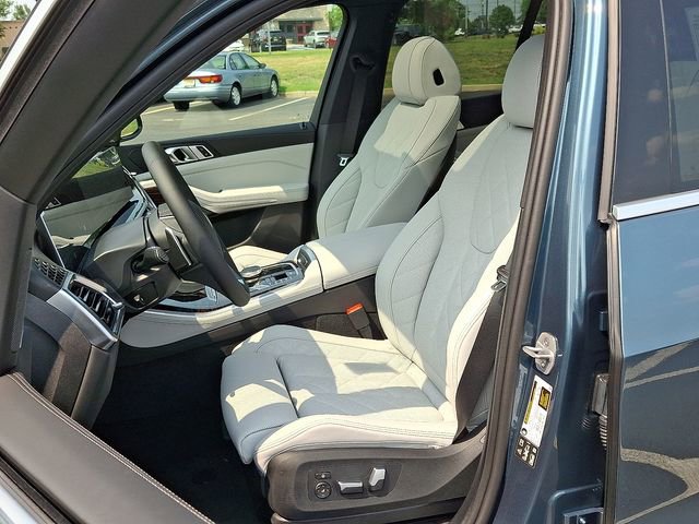 Certified 2026 BMW X5 xDrive40i w/ Premium Package AWD/4WD image 13