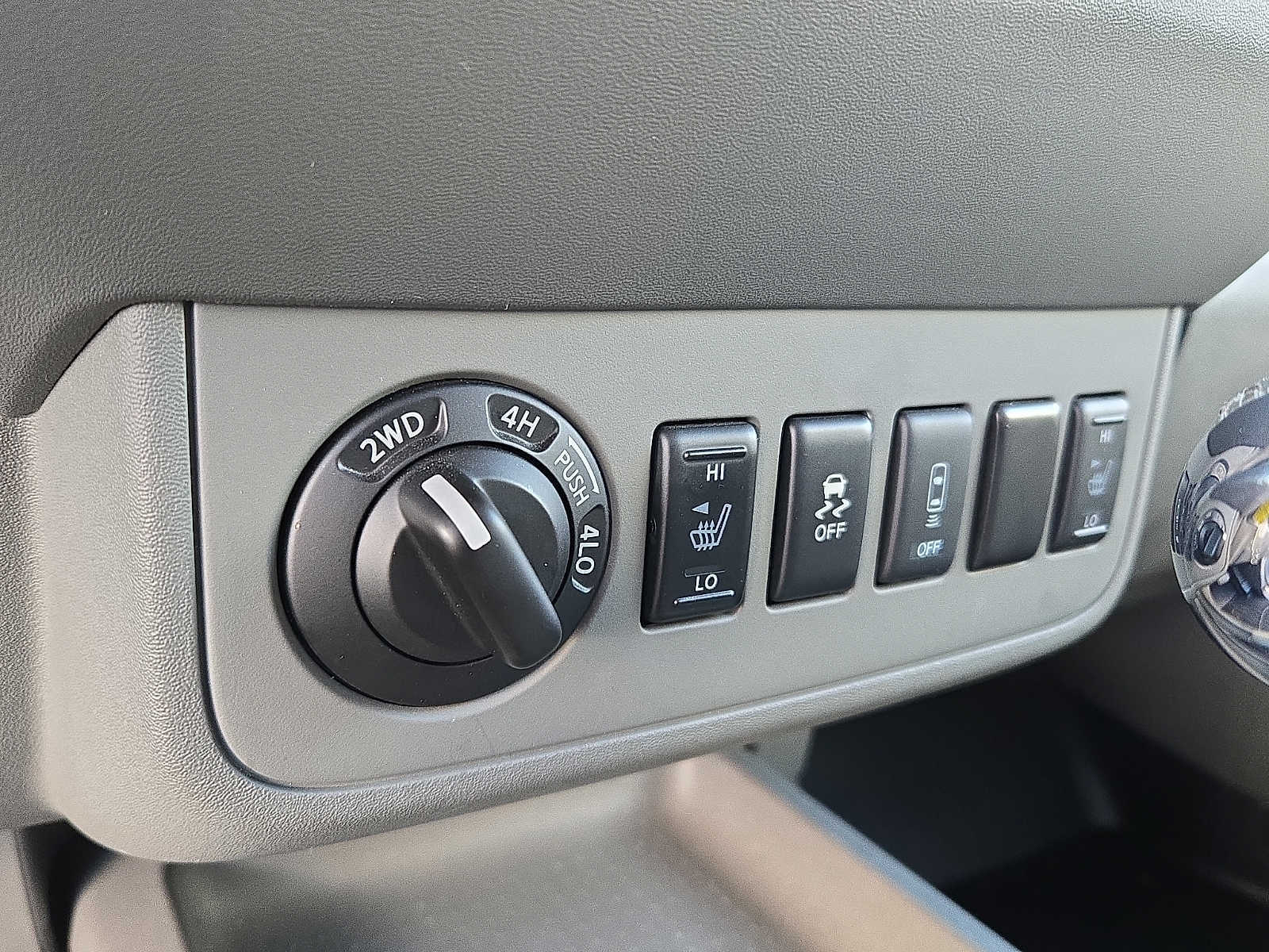 Used 2019 Nissan Frontier SL AWD/4WD image 25
