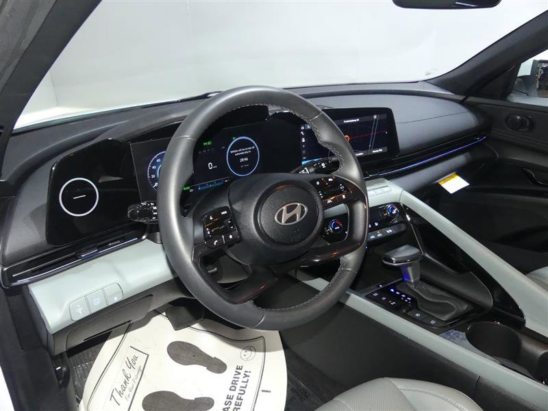 Used 2024 Hyundai Elantra Limited image 23