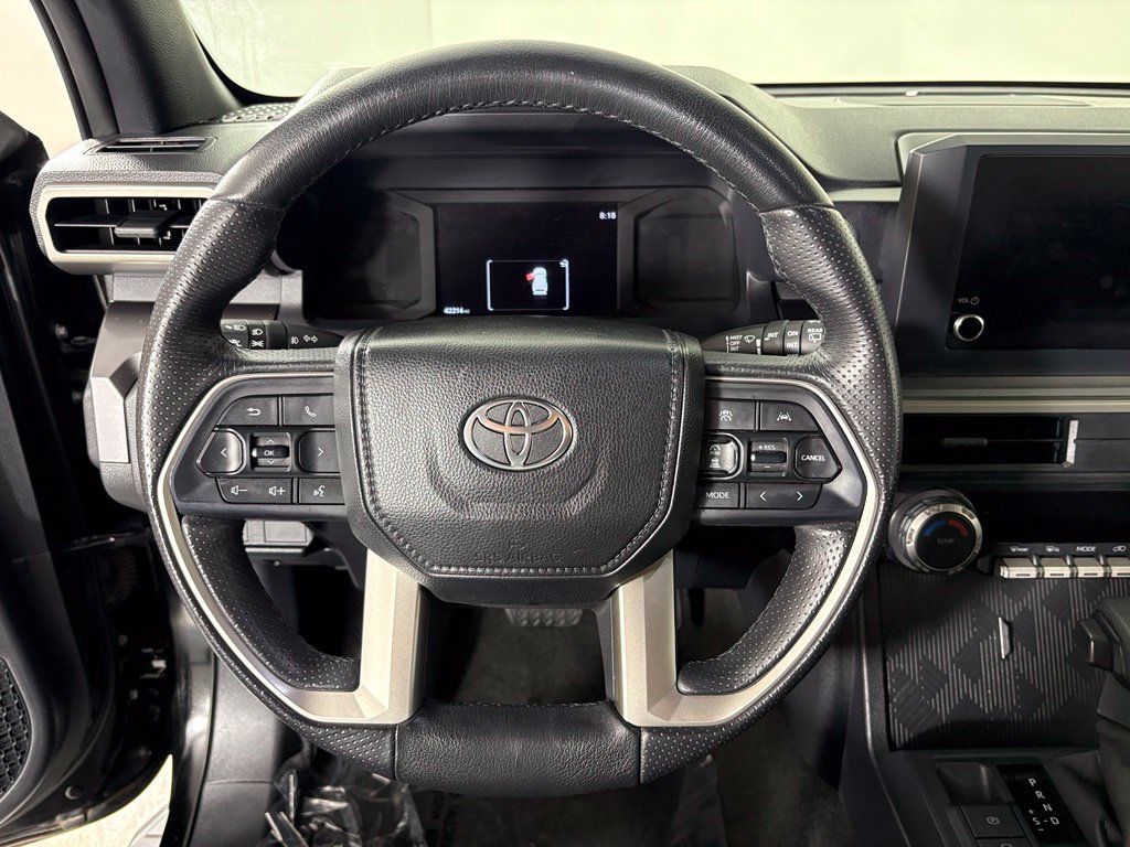 Used 2025 Toyota 4Runner SR5 AWD/4WD image 23