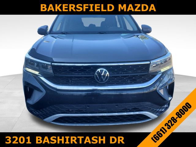 Used 2023 Volkswagen Taos SE image 2