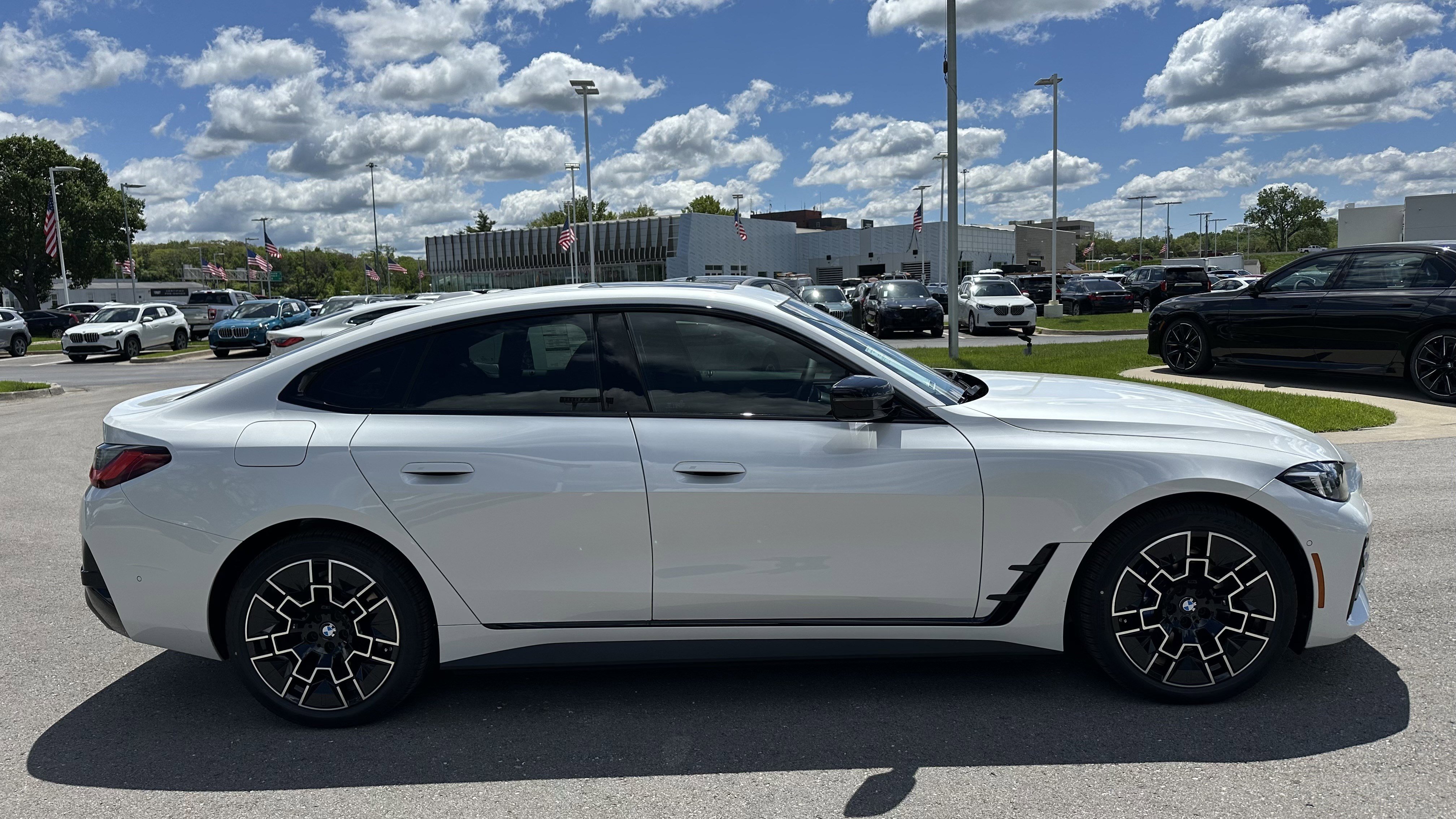 Used 2025 BMW i4 xDrive40i w/ M Sport Package AWD/4WD image 11