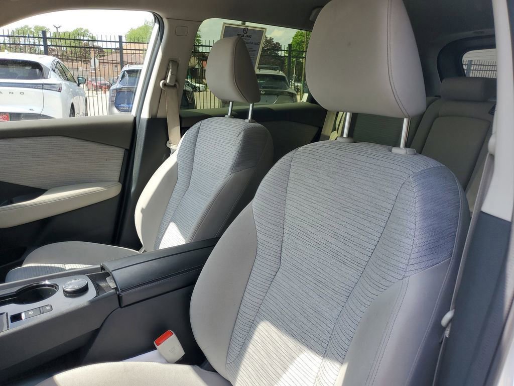 Used 2023 Nissan Rogue SV AWD/4WD image 16