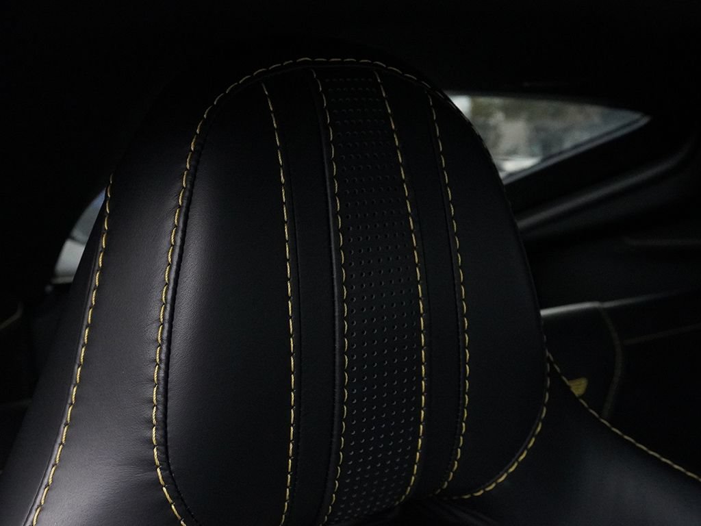 Used 2020 Aston Martin V8 Vantage Coupe RWD image 31
