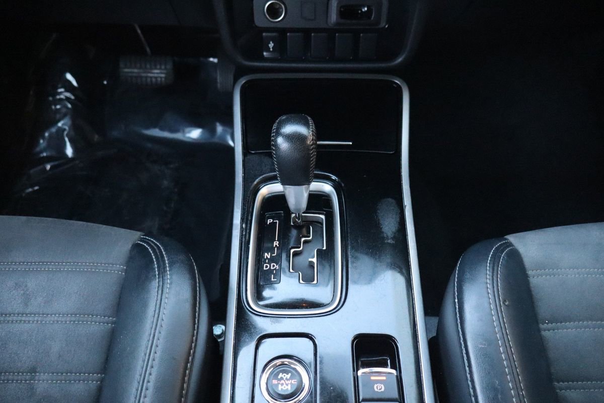 Used 2019 Mitsubishi Outlander SE image 16