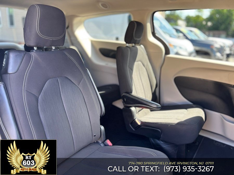Used 2023 Chrysler Voyager LX FWD image 13