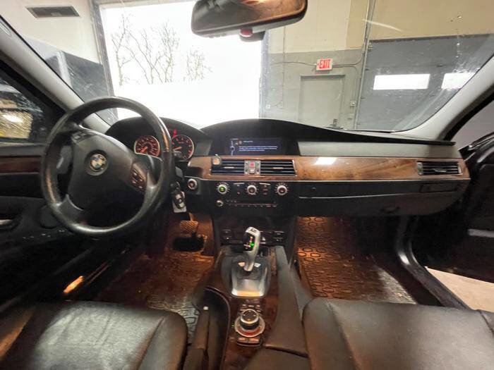 Used 2010 BMW 535i xDrive Sedan image 31