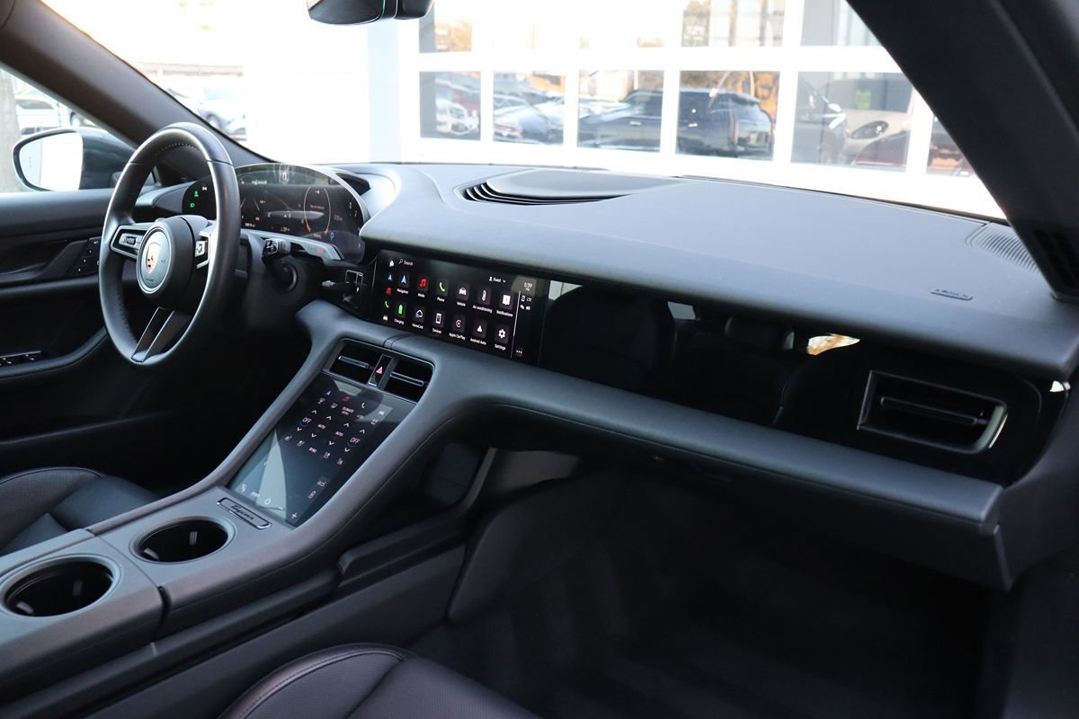 Used 2022 Porsche Taycan 4 Cross Turismo image 15