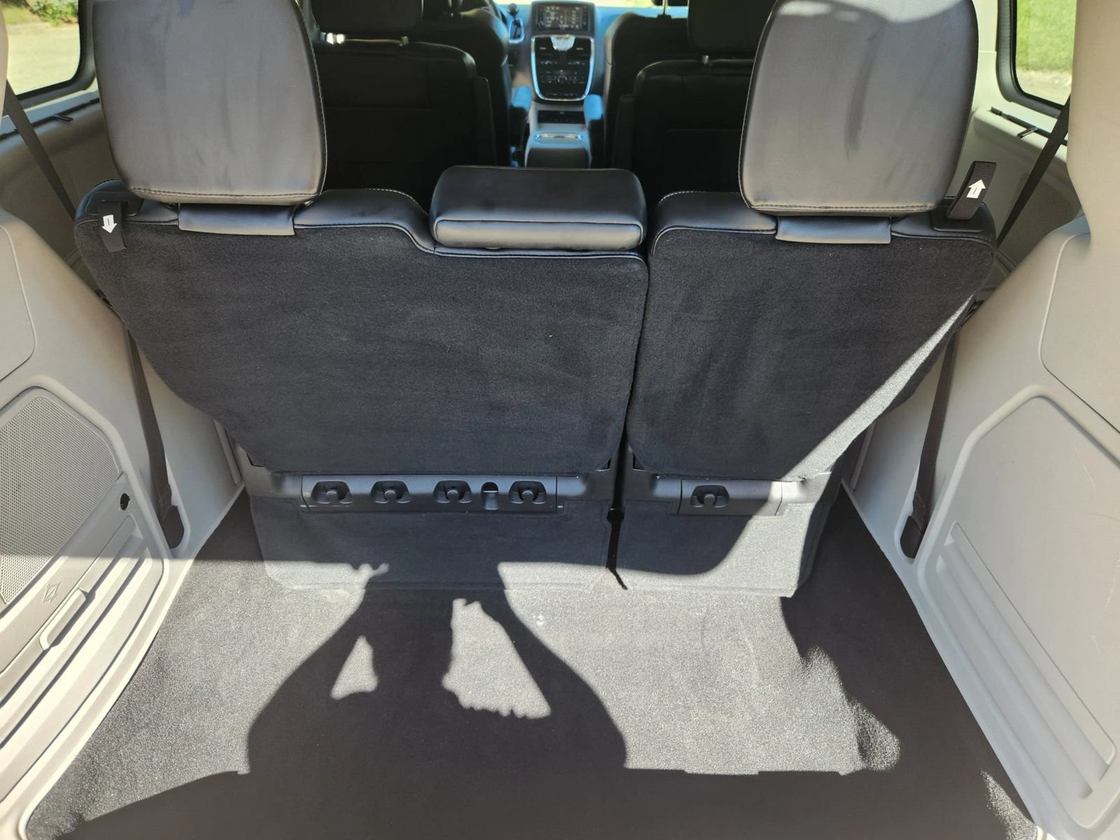 Used 2016 Chrysler Town & Country Limited Platinum w/ Trailer Tow Group FWD image 12