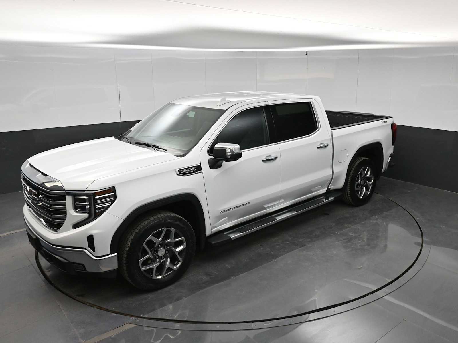 Used 2023 GMC Sierra 1500 SLT w/ SLT Premium Package AWD/4WD image 31