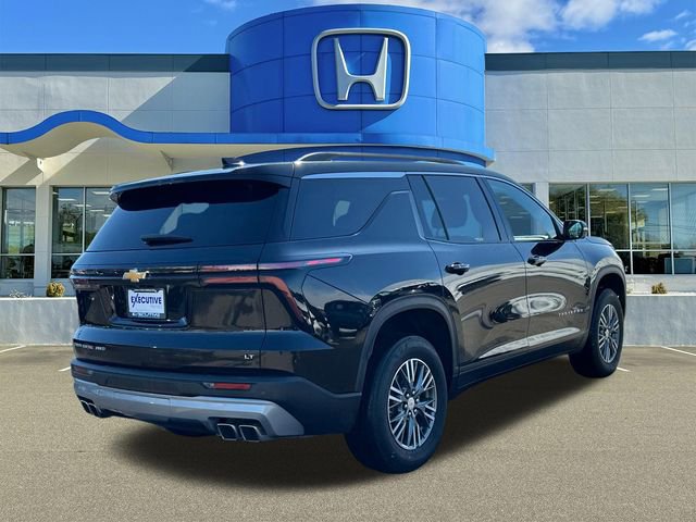 Used 2024 Chevrolet Traverse LT image 2