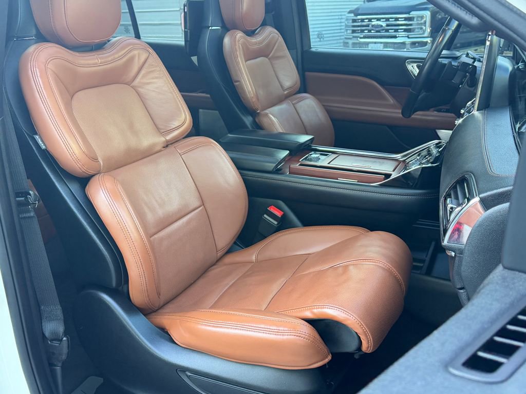 Used 2020 Lincoln Navigator Reserve w/ Luxury Package AWD/4WD image 11
