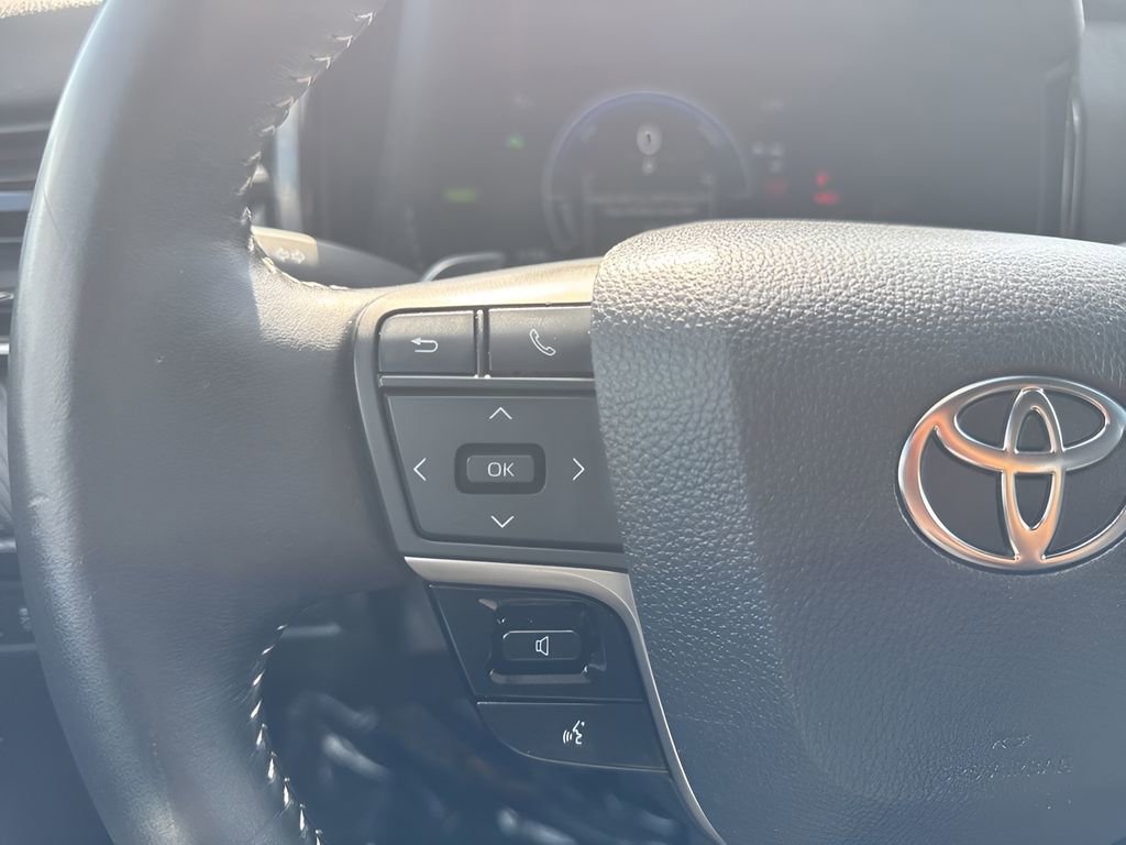 Used 2025 Toyota Camry SE FWD image 14