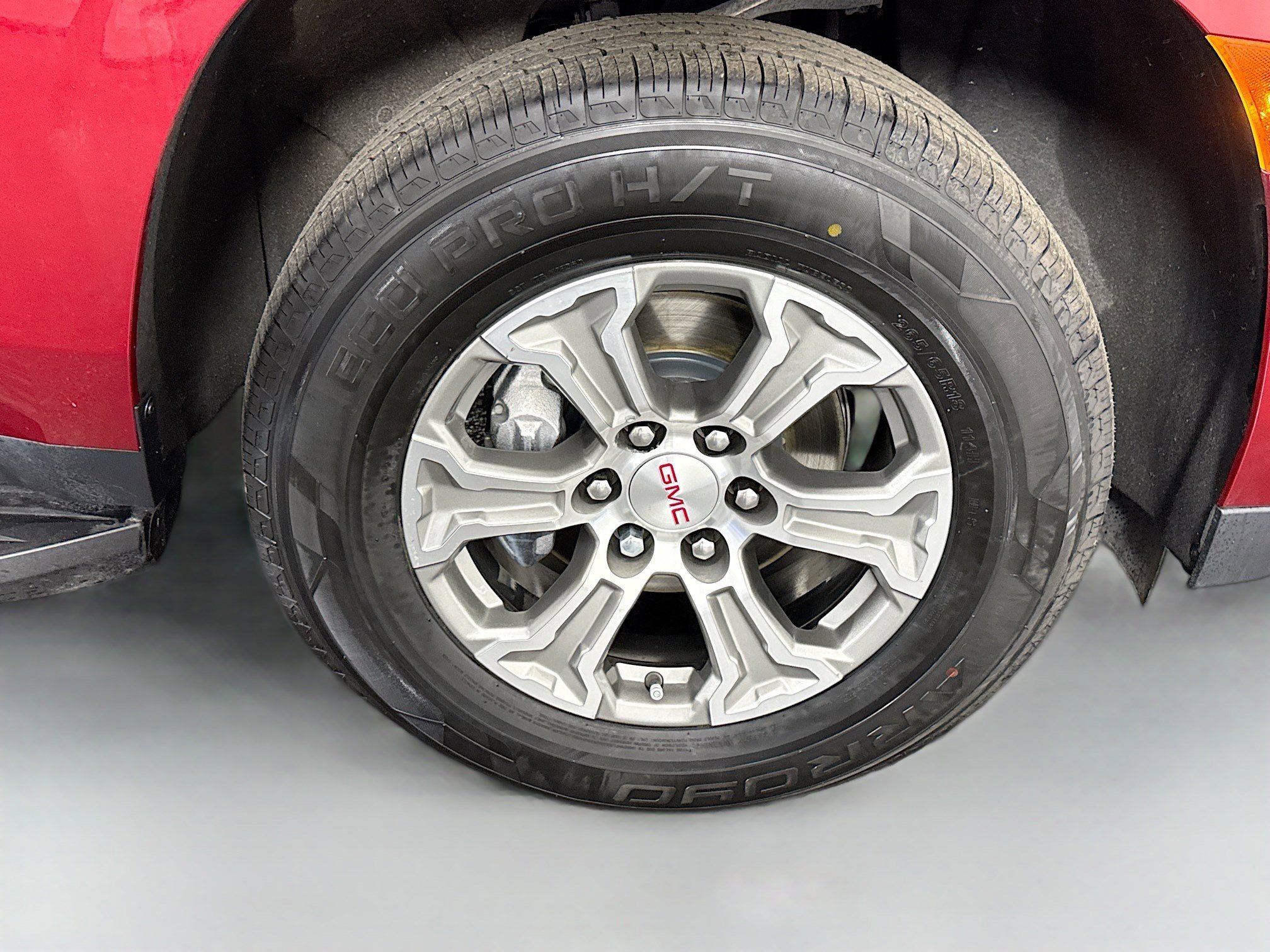 Used 2023 GMC Yukon SLE image 32