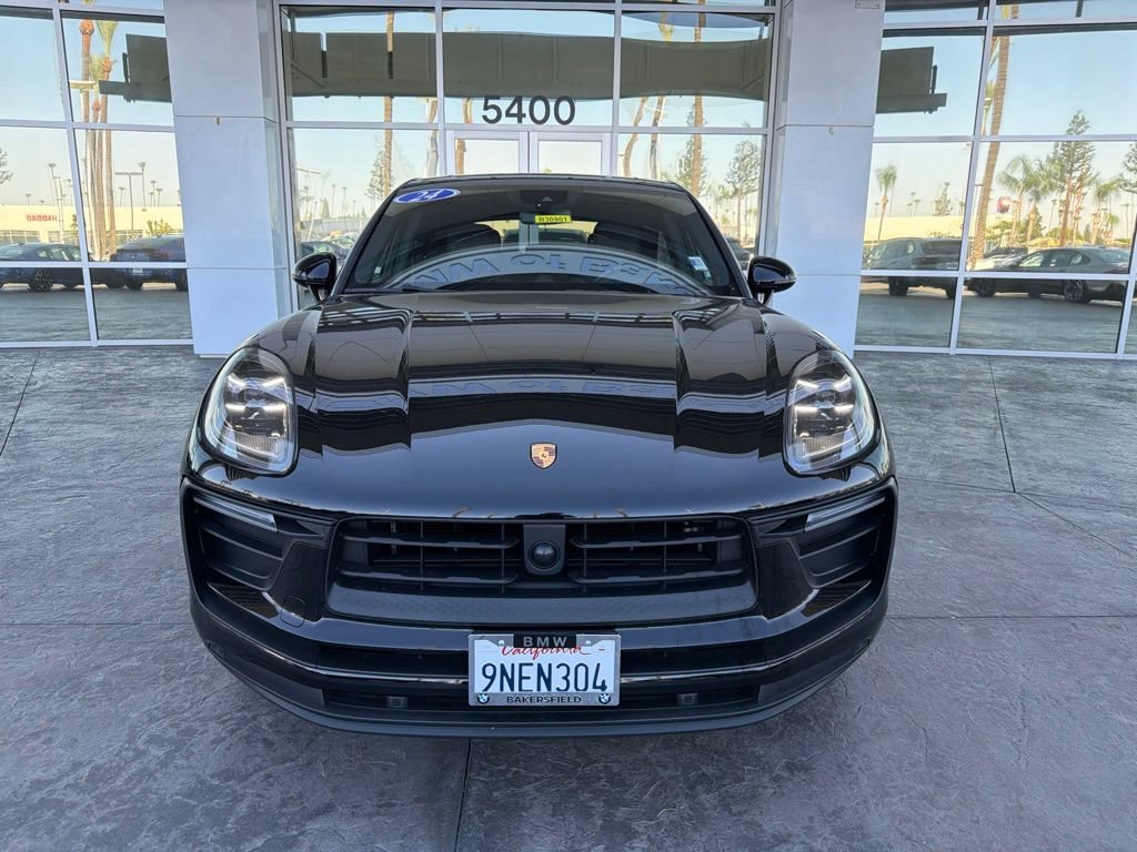 Used 2024 Porsche Macan AWD/4WD image 3
