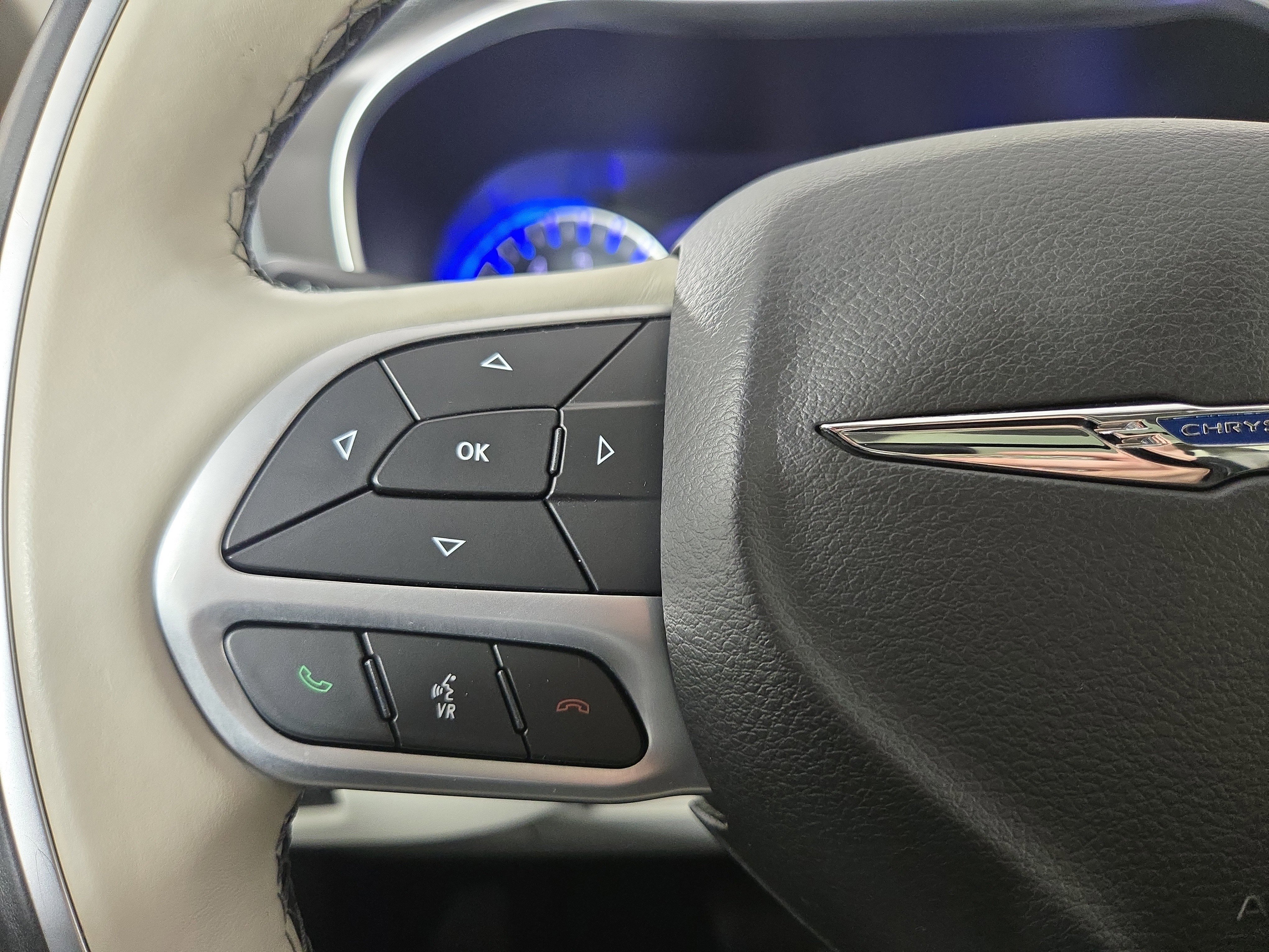 Used 2018 Chrysler Pacifica Limited image 16