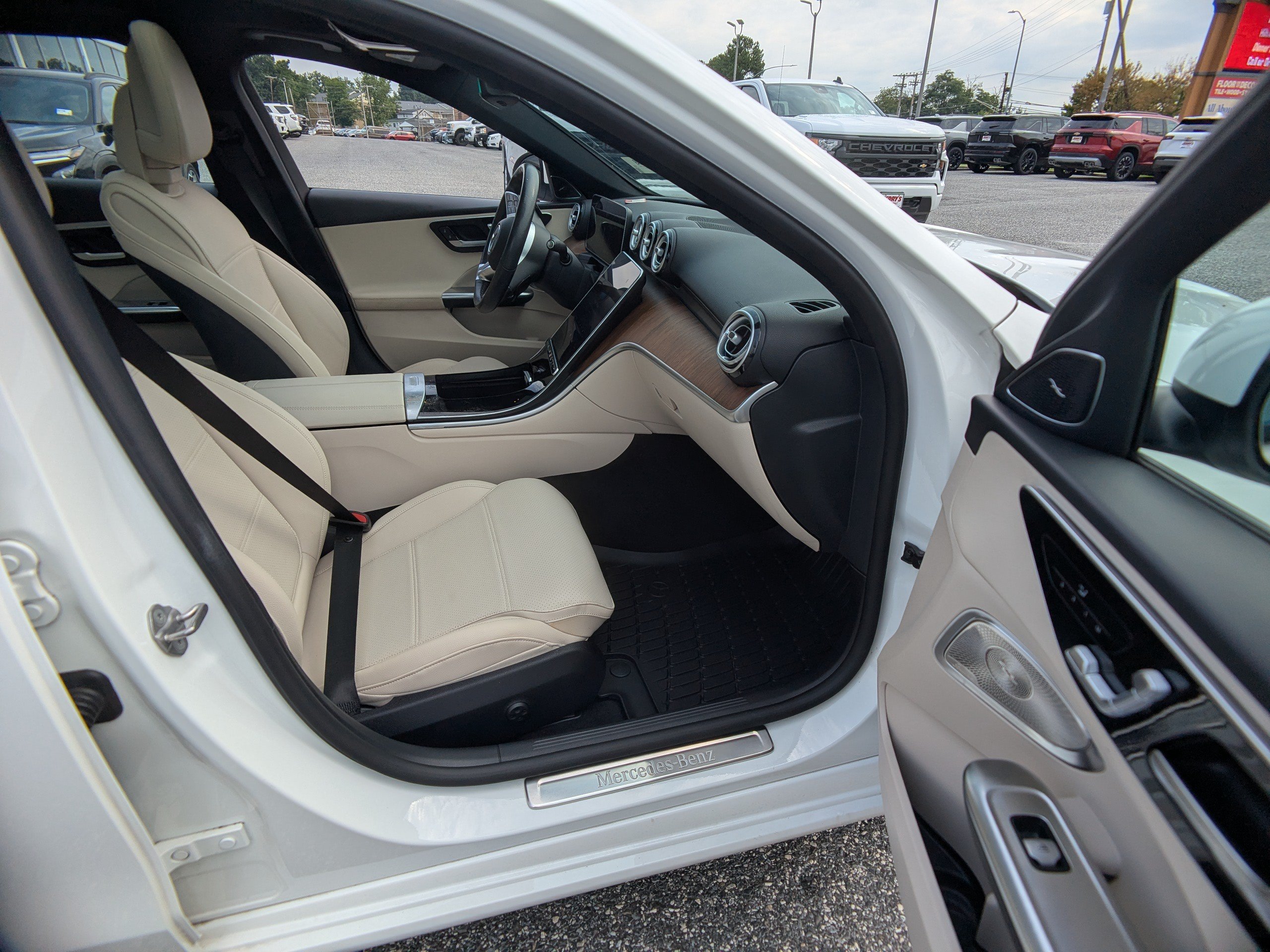 Used 2023 Mercedes-Benz C 300 4MATIC Sedan w/ Exclusive Trim Package image 12
