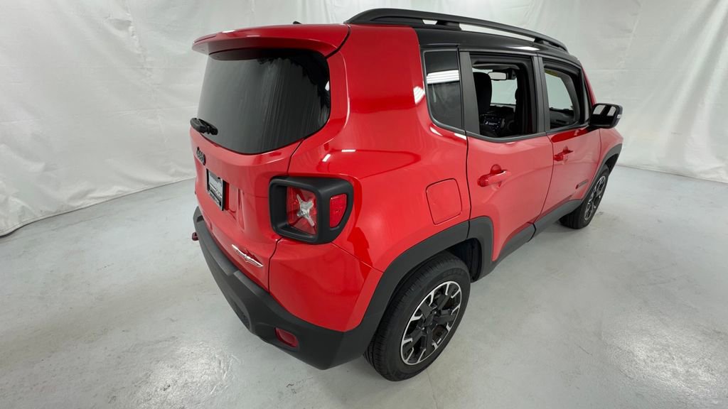 Used 2023 Jeep Renegade Trailhawk AWD/4WD image 3