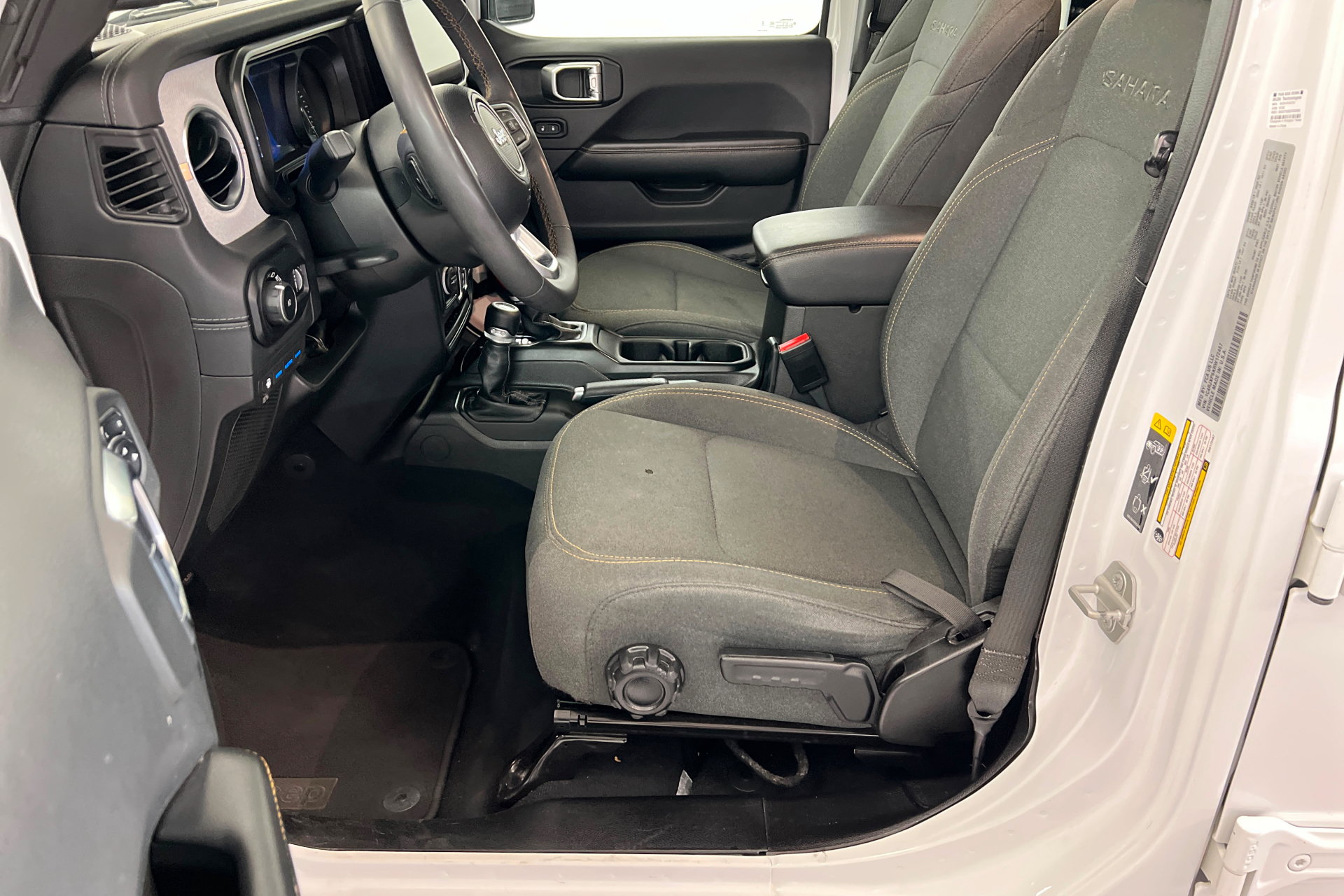 Used 2024 Jeep Wrangler Unlimited Sahara AWD/4WD image 17