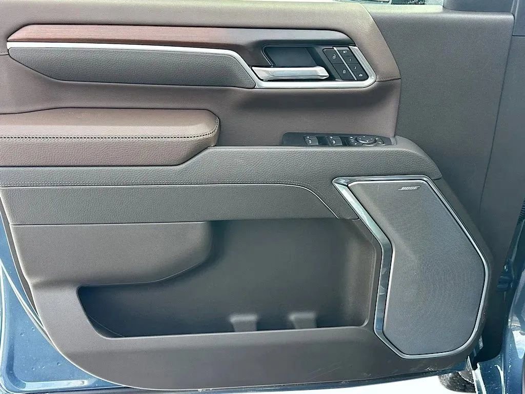 New 2026 GMC Sierra 3500 Denali w/ LPO, Black Badging Package image 17