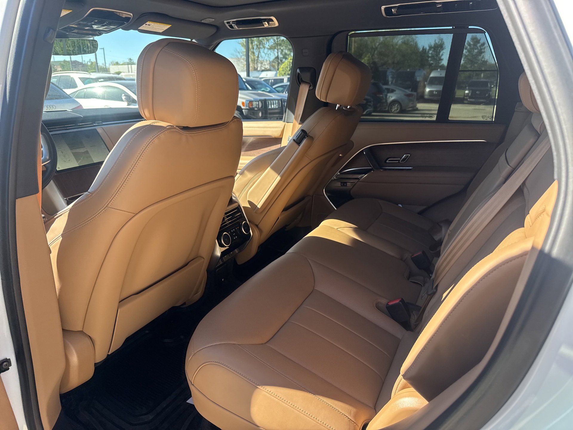 Used 2025 Land Rover Range Rover SE image 10