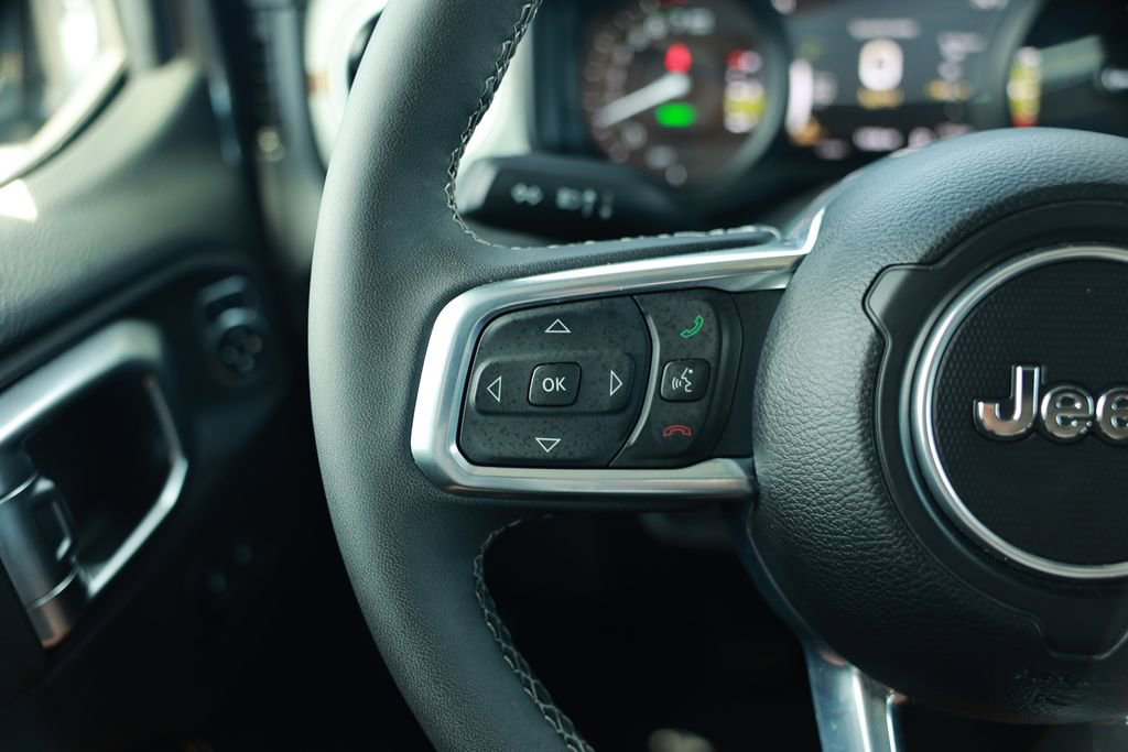 Used 2025 Jeep Wrangler Unlimited Sahara w/ Safety Group AWD/4WD image 22