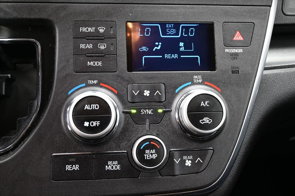 Used 2018 Toyota Sienna SE FWD image 28