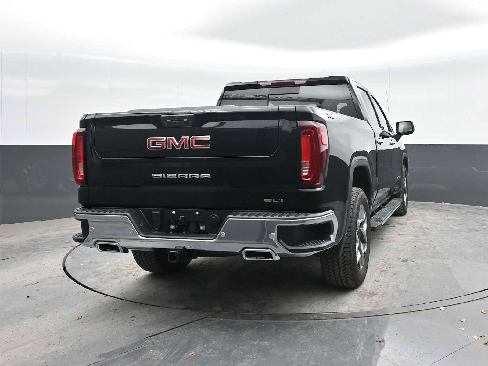 New 2026 GMC Sierra 1500 SLT w/ SLT Premium Package image 9