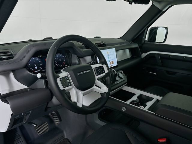 Used 2025 Land Rover Defender 130 S image 9
