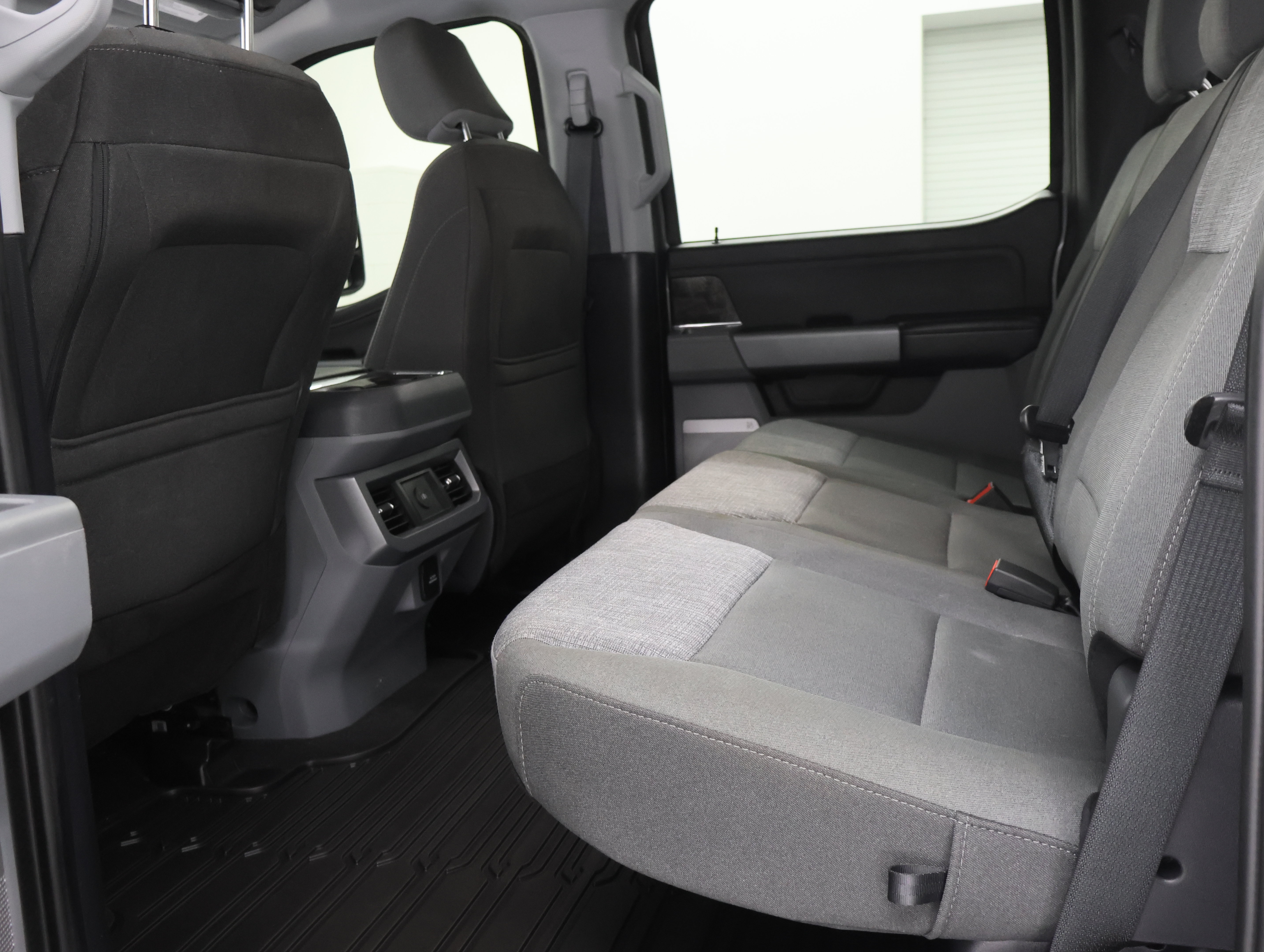 Used 2025 Ford F250 XLT w/ Black Appearance Package AWD/4WD image 9