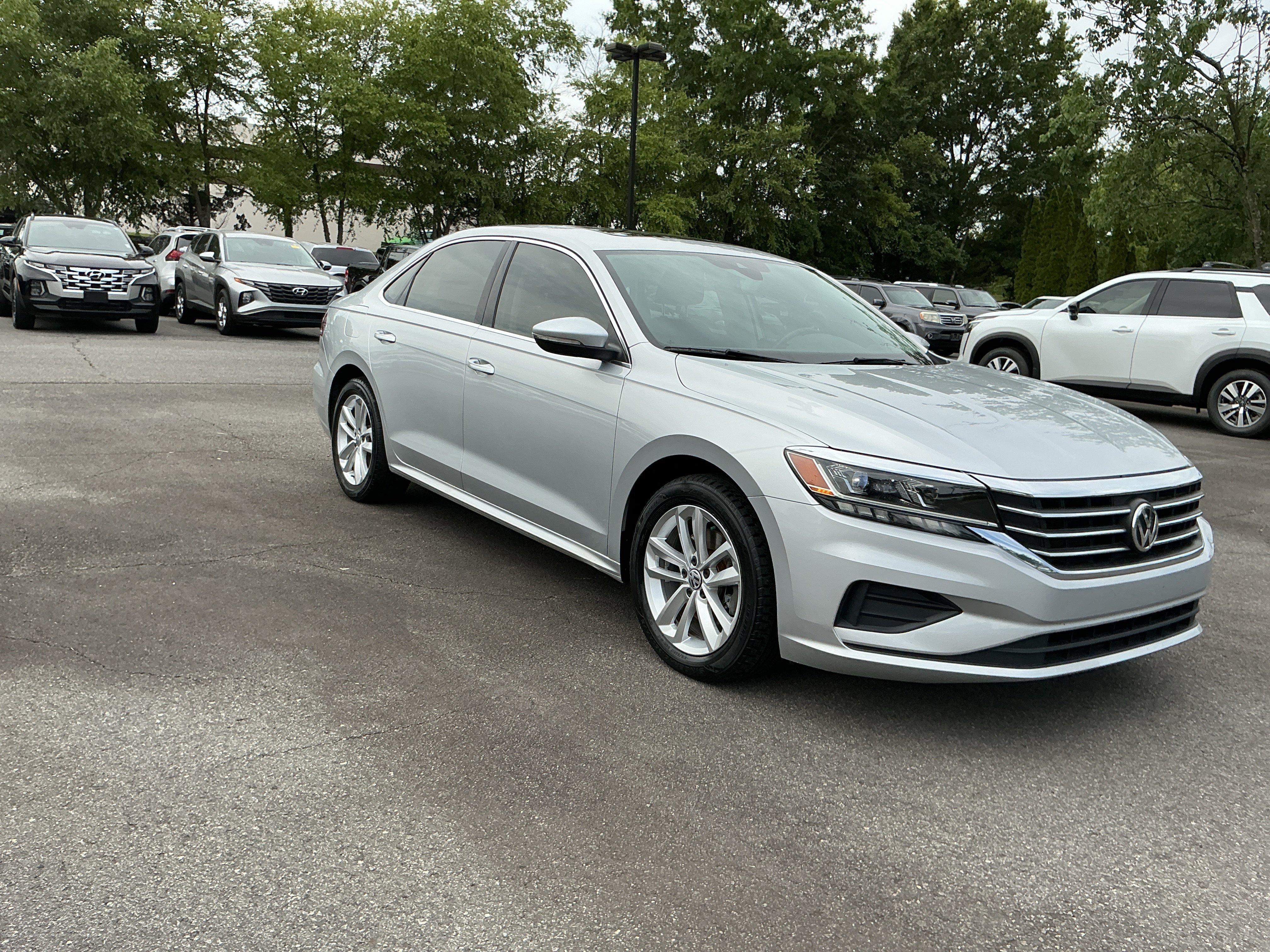 Used 2020 Volkswagen Passat 2.0T SE w/ Sunroof Package FWD image 5