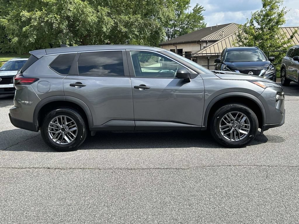 Used 2024 Nissan Rogue S AWD/4WD image 6