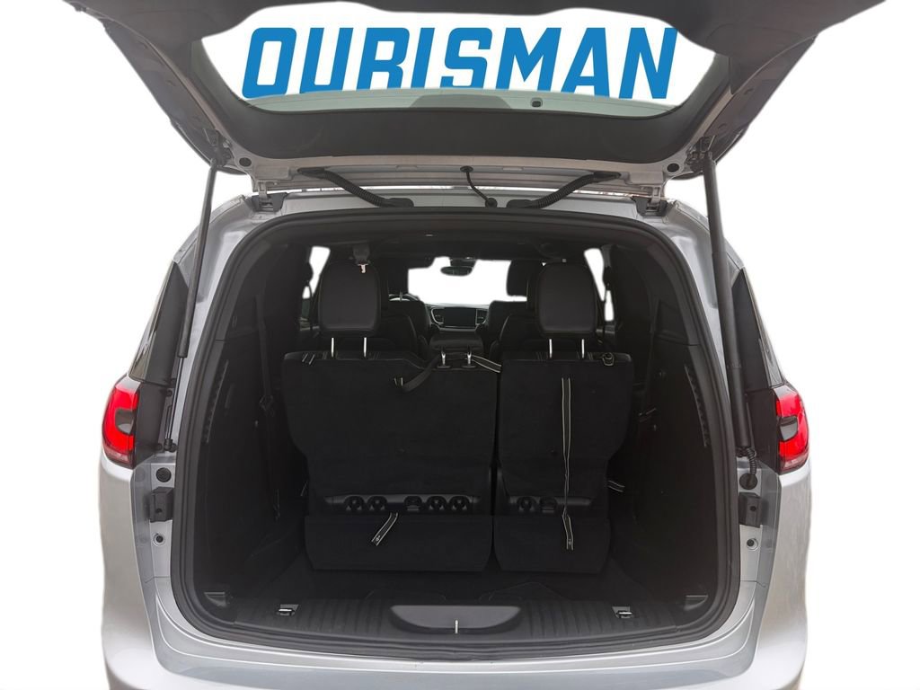 Used 2026 Chrysler Pacifica Select image 30